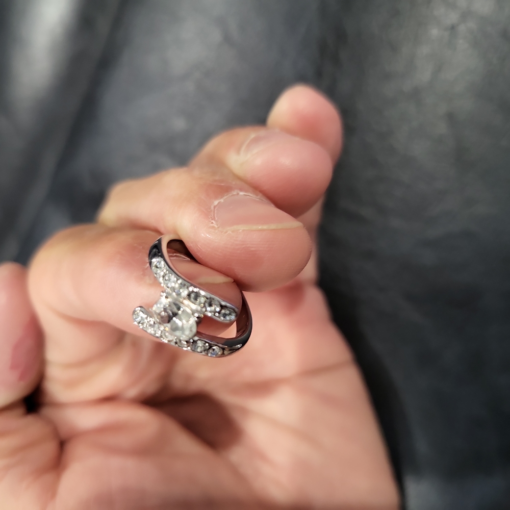 Fashion Ring - Picture 3 of 3